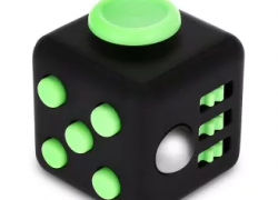 ストレス発散弄くりキューブが$0.99 お試しにどうぞ